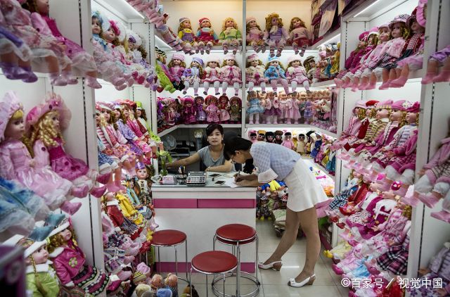 实拍义乌小商品批发市场百态,从鸡毛换糖到全球最大,年销千亿元